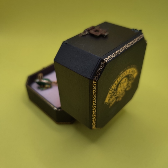 Juicy Couture Frog Royalty Charm πΈπ - Picture 12 of 14